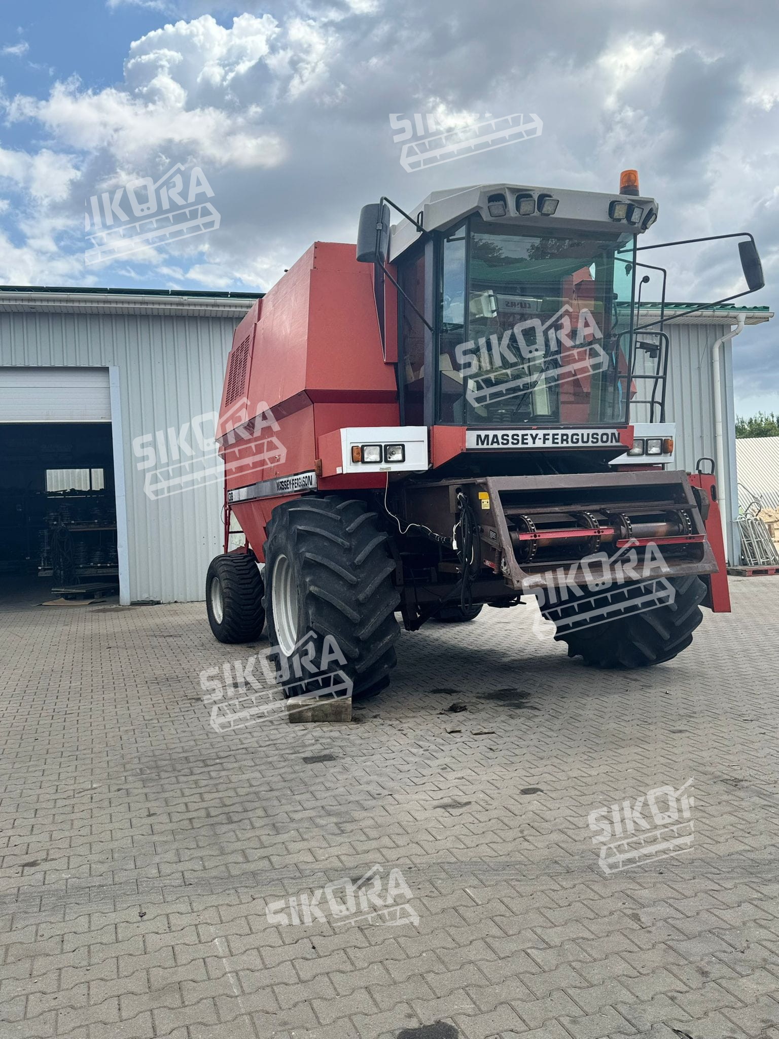 Combină de Cereale MASSEY FERGUSON 38 CONTRACT Agrosikora